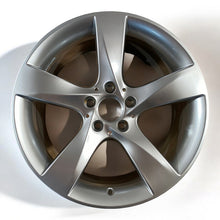 Laden Sie das Bild in den Galerie-Viewer, 1x Alufelge 18 Zoll 8.5&quot; 5x112 54ET A2044018402 Mercedes-Benz W204 Rim Wheel