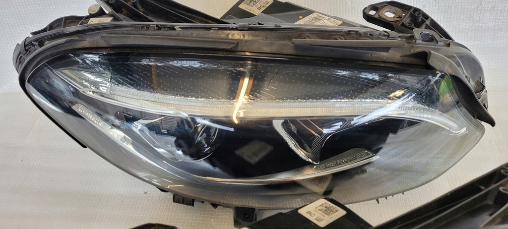 Frontscheinwerfer Mercedes-Benz A2469065301 LED Ein Stück (Rechts oder Links)