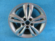 Laden Sie das Bild in den Galerie-Viewer, 1x Alufelge 17 Zoll 6.5&quot; 5x114.3 48ET 52910-2Y200 Hyundai Ix35 Rim Wheel