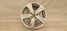 Load image into Gallery viewer, 1x Alufelge 15 Zoll 6.0&quot; 5x100 45ET Glanz Silber PW457-0D002 Toyota Yaris