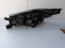 Laden Sie das Bild in den Galerie-Viewer, Frontscheinwerfer Toyota Hilux VIII Rechts Scheinwerfer Headlight SCH5663443895fb