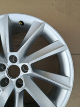 Load image into Gallery viewer, 1x Alufelge 17 Zoll 6.5" 5x100 40ET Glanz Silber 657601025 Skoda Scala Rim Wheel FEL8047061427mk