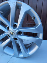 Load image into Gallery viewer, 1x Alufelge 17 Zoll 7.0" 5x114.3 47ET Glanz Silber Nissan I 1 Rim Wheel FEL3865633118ek