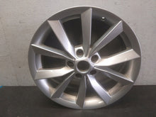 Laden Sie das Bild in den Galerie-Viewer, 1x Alufelge 17 Zoll 7.0&quot; 5x112 45ET 5L0601025K Skoda Rapid Rim Wheel