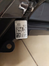 Laden Sie das Bild in den Galerie-Viewer, Frontscheinwerfer Toyota Corolla 450982 L331819 450983 L331832 LED Ein Satz