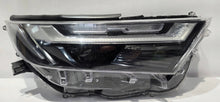 Laden Sie das Bild in den Galerie-Viewer, Frontscheinwerfer Toyota V 81130-02J61 Rechts Scheinwerfer Headlight SCH3142094584zz