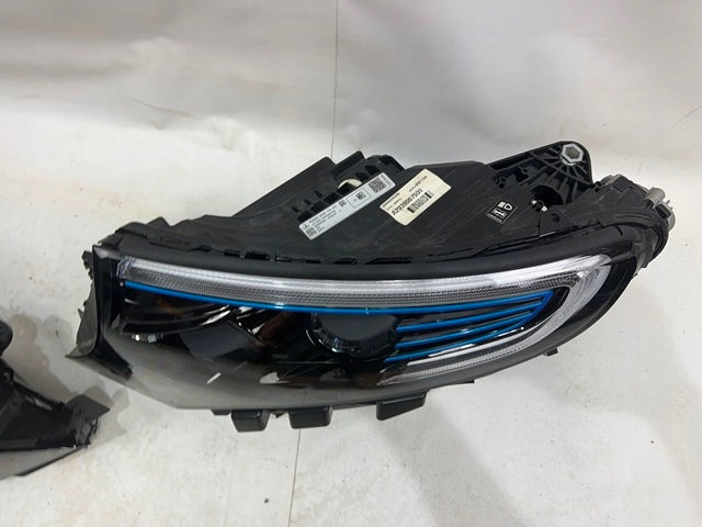 Frontscheinwerfer Mercedes-Benz Eqc A2939062701 LED Rechts oder Links