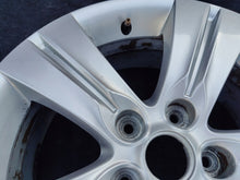 Load image into Gallery viewer, 1x Alufelge 17 Zoll 6.5" 5x114.3 35ET Glanz Silber 52910-3U200 Kia Sportage FEL1144282739md