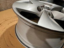 Laden Sie das Bild in den Galerie-Viewer, 1x Alufelge 17 Zoll 7.0&quot; 5x112 45ET 57A601025H Skoda Karoq Rim Wheel
