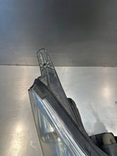 Load image into Gallery viewer, Frontscheinwerfer Hyundai I20 921024P000 01031099900010 Rechts Headlight