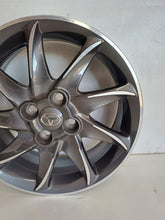 Laden Sie das Bild in den Galerie-Viewer, 1x Alufelge 16 Zoll 6.0&quot; 4x100 51ET Glanz Silber PZ406B067 Toyota Yaris