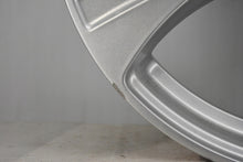 Laden Sie das Bild in den Galerie-Viewer, 4x Alufelge 18 Zoll 8.0&quot; 5x112 38ET Glanz Silber A2534010800 Mercedes-Benz