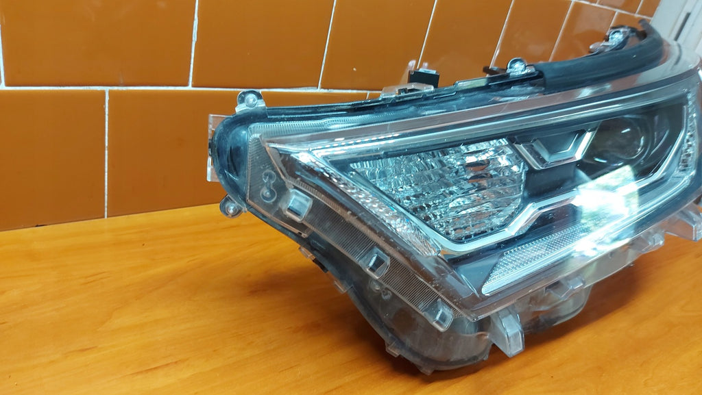 Frontscheinwerfer Toyota V 81185-42A33 LED Ein Stück (Rechts oder Links)