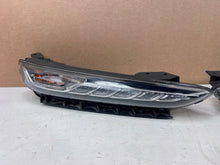 Laden Sie das Bild in den Galerie-Viewer, Frontscheinwerfer Hyundai Kona 92208-J90 Links Scheinwerfer Headlight