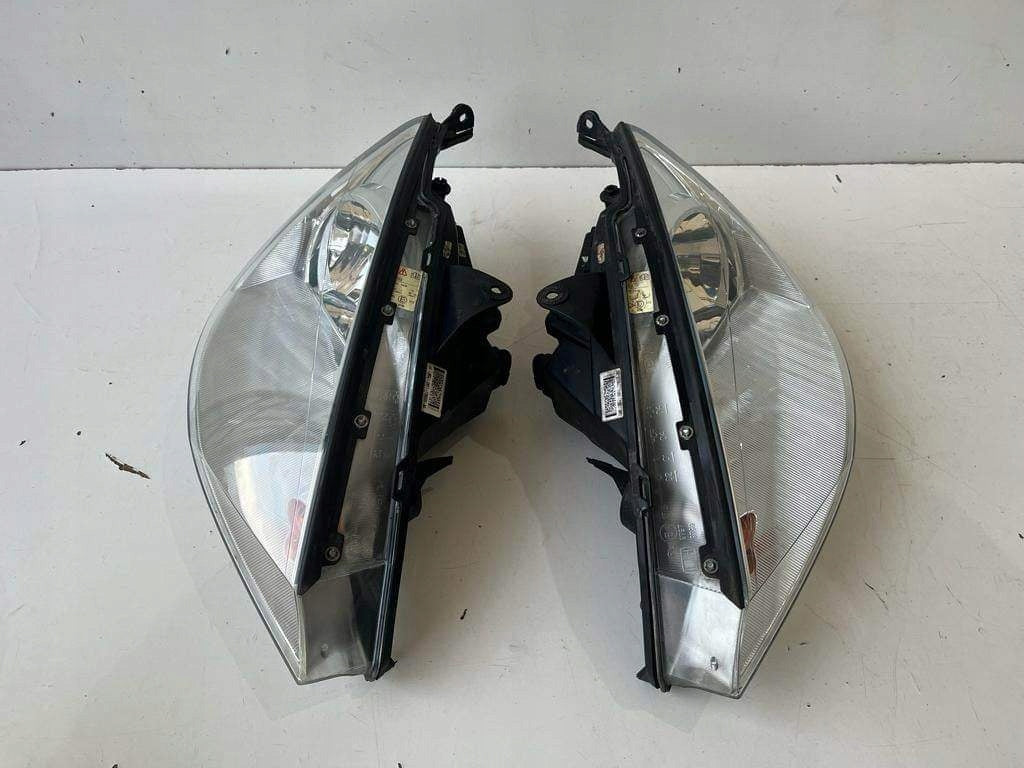 Frontscheinwerfer Ford Focus 2M51-13W029-BD 2M51-13W030-BD Ein Satz Headlight