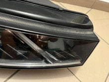 Laden Sie das Bild in den Galerie-Viewer, Frontscheinwerfer Skoda Octavia IV 5E4941016A LED Rechts Scheinwerfer Headlight SCH7243808991em
