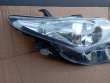 Load image into Gallery viewer, Frontscheinwerfer Toyota Auris 81110-02E21 89907726 Rechts Headlight