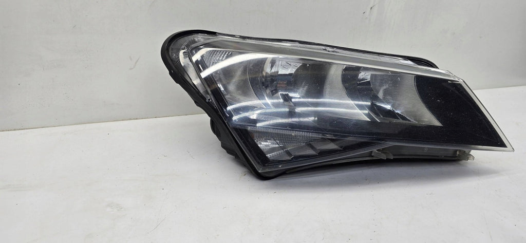 Frontscheinwerfer Skoda Superb DTG2442 Rechts Scheinwerfer Headlight SCH9556592630yx