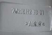 Laden Sie das Bild in den Galerie-Viewer, 1x Alufelge 16 Zoll 7.0" 5x120 31ET Glanz Silber 6795805 BMW 3 E91 E90 Rim Wheel FEL9473381708om