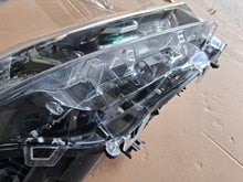 Laden Sie das Bild in den Galerie-Viewer, Frontscheinwerfer Toyota V I BCHC6777 LED Rechts Scheinwerfer Headlight SCH9101279338yb