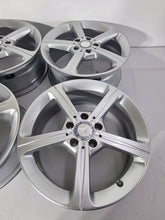 Laden Sie das Bild in den Galerie-Viewer, 4x Alufelge 17 Zoll 6.5" 5x112 44ET Glanz Silber A1774011200 Mercedes-Benz Cla FEL1381032727wo