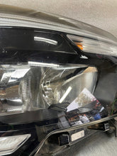 Laden Sie das Bild in den Galerie-Viewer, Frontscheinwerfer Renault Master 260105567R Halogen Rechts Headlight