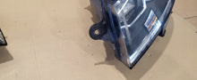 Laden Sie das Bild in den Galerie-Viewer, Frontscheinwerfer VW 7L1941005B Links Scheinwerfer Headlight SCH3908160352zy