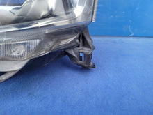 Laden Sie das Bild in den Galerie-Viewer, Frontscheinwerfer Toyota Avensis Links Scheinwerfer Headlight SCH2893995561wo