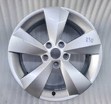 Laden Sie das Bild in den Galerie-Viewer, 1x Alufelge 17 Zoll 6.5&quot; 5x112 49ET Glanz Silber 565601025 Skoda Kodiaq