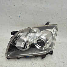 Laden Sie das Bild in den Galerie-Viewer, Frontscheinwerfer Toyota Avensis Xenon Links Scheinwerfer Headlight SCH3334394661om