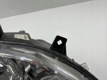 Laden Sie das Bild in den Galerie-Viewer, Frontscheinwerfer Mercedes-Benz Vito A6398201961 Halogen Rechts Headlight