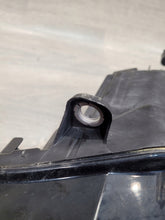Laden Sie das Bild in den Galerie-Viewer, Frontscheinwerfer VW Touareg 7P1941752 Xenon Rechts Scheinwerfer Headlight SCH3577731032od