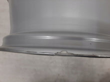 Laden Sie das Bild in den Galerie-Viewer, 1x Alufelge 17 Zoll 7.0&quot; 5x112 45ET Glanz Silber 5E0601025 Skoda Octavia Iii