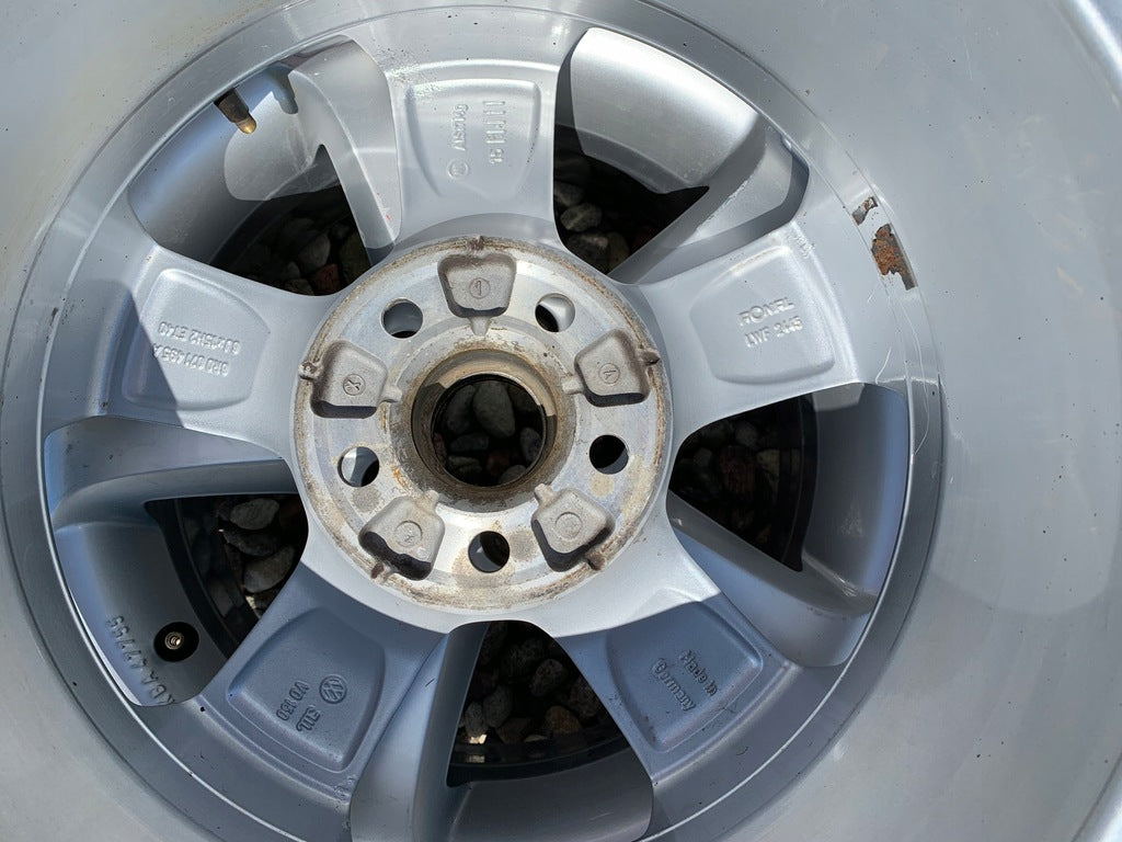 1x Alufelge 15 Zoll 6.0" 5x100 40ET Glanz Silber 6R0071495A VW Polo Rim Wheel FEL8001727041im