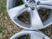 Laden Sie das Bild in den Galerie-Viewer, 4x Alufelge 17 Zoll 6.5" 5x112 39ET Silber 3C8601025F Audi Rim Wheel FEL1085837408hl