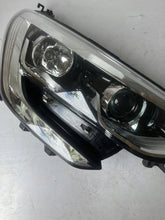 Laden Sie das Bild in den Galerie-Viewer, Frontscheinwerfer Renault Megane IV 260102555R LED Rechts Scheinwerfer Headlight