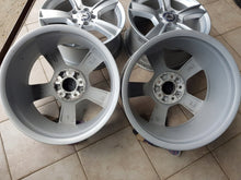 Laden Sie das Bild in den Galerie-Viewer, 4x Alufelge 17 Zoll 8.5" 5x112 58ET Glanz Silber A2044019002 Mercedes-Benz W204 FEL7924257621nq