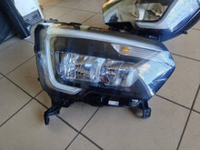 Laden Sie das Bild in den Galerie-Viewer, Frontscheinwerfer Renault Master III 260105567R Xenon Rechts Headlight SCH4715113575qb