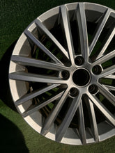 Laden Sie das Bild in den Galerie-Viewer, 1x Alufelge 17 Zoll 7.0" 5x112 54ET Glanz Silber 5K7601025A VW Golf VI I FEL9582802783dr