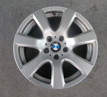 Laden Sie das Bild in den Galerie-Viewer, 1x Alufelge 17 Zoll 8.0" 5x120 30ET Glanz Silber 6777654 BMW F01 F02 Rim Wheel FEL9263179880kt