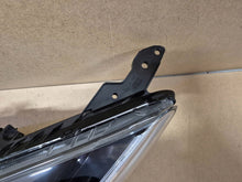 Laden Sie das Bild in den Galerie-Viewer, Frontscheinwerfer Mazda 2 DG8051040 Links Scheinwerfer Headlight SCH2135030985wl