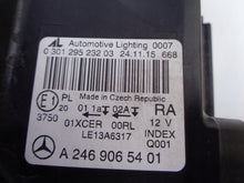 Laden Sie das Bild in den Galerie-Viewer, Frontscheinwerfer Mercedes-Benz W246 A2469065401 LED Rechts Headlight