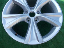 Laden Sie das Bild in den Galerie-Viewer, 1x Alufelge 17 Zoll 7.5&quot; 5x112 46ET Glanz Silber 5FA601025C Seat Leon Rim Wheel