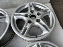 Laden Sie das Bild in den Galerie-Viewer, 4x Alufelge 16 Zoll 7.0&quot; 5x130 40ET Glanz Silber 99636211400 Porsche Boxster 986