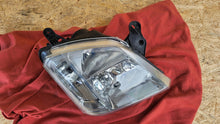 Load image into Gallery viewer, Frontscheinwerfer Opel Meriva A 93321055 89307580 Xenon Rechts Headlight