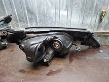 Laden Sie das Bild in den Galerie-Viewer, Frontscheinwerfer Toyota W0836 Ein Satz Scheinwerfer Headlight