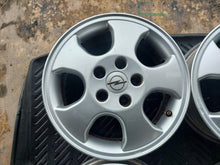 Laden Sie das Bild in den Galerie-Viewer, 4x Alufelge 15 Zoll 6.0&quot; 5x100 Glanz 60505 Opel Signum Vectra Zafira Meriva