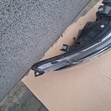 Load image into Gallery viewer, Frontscheinwerfer Iveco Daily IV 05802711800 05802711799 Ein Satz Headlight SCH7417390336vh