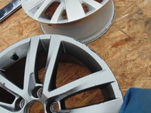 Load image into Gallery viewer, 1x Alufelge 17 Zoll 7.0&quot; 5x100 46ET 6C0601025J VW Polo Rim Wheel