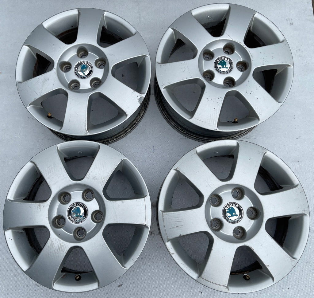 4x Alufelge 15 Zoll 6.0" 5x112 47ET Glanz Silber 1Z0601025K Skoda Octavia